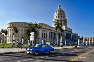 Πανοραμική θέα της Κούβας με παραλίες και πολύχρωμη πόλη