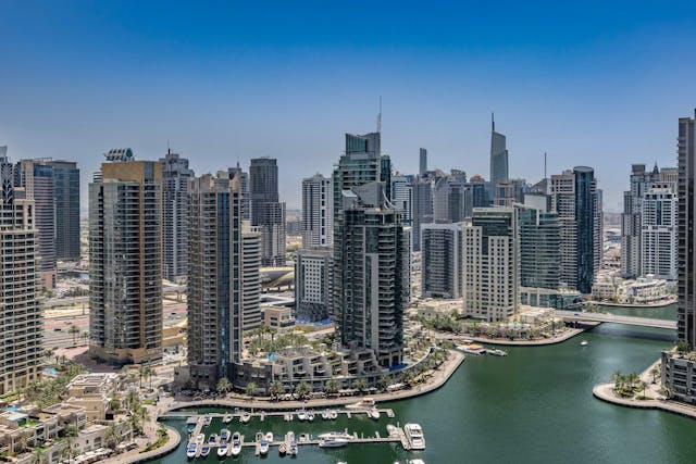 Πανοραμική άποψη του Ντουμπάι με πολυτελή ξενοδοχεία